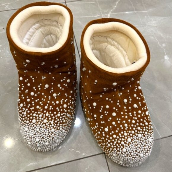 MOON BOOT FLAKES x Mattias Gollin Mattias Gollin Moon Boot | TikTok main image 4
